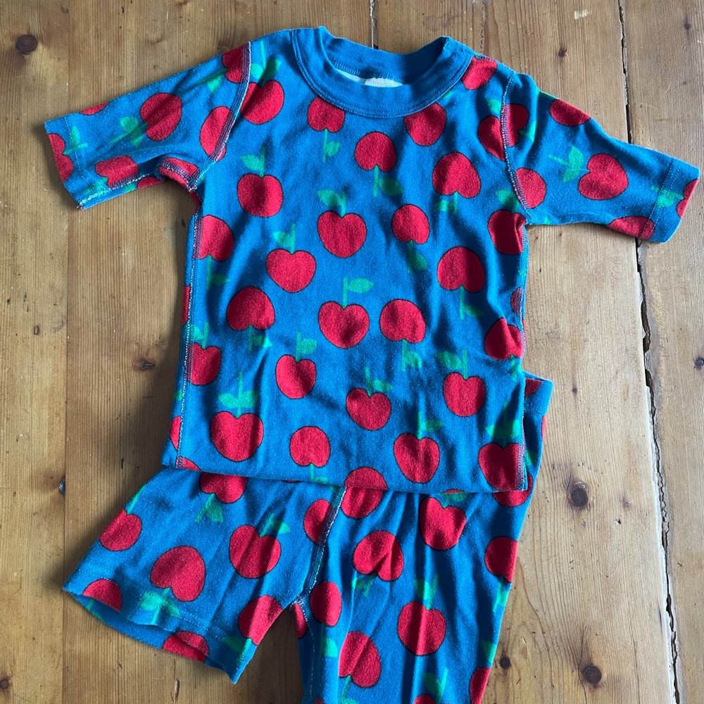 Hanna Anderson sz 8 Apple PJs